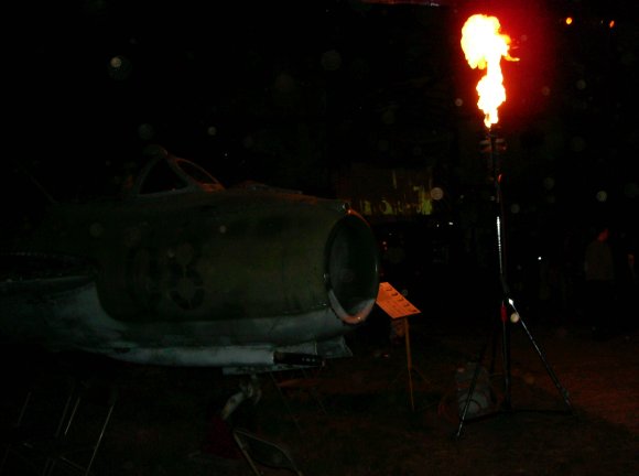 MiG und Gasfackel auf dem CCC-Camp 2007