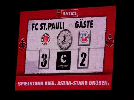 St. Pauli 3 Rostock 2 - Hansekogge abgewrackt.